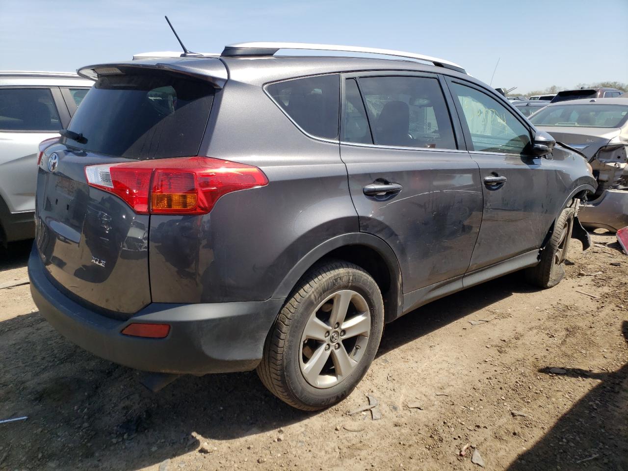 2T3WFREV3FW213353 2015 Toyota Rav4 Xle