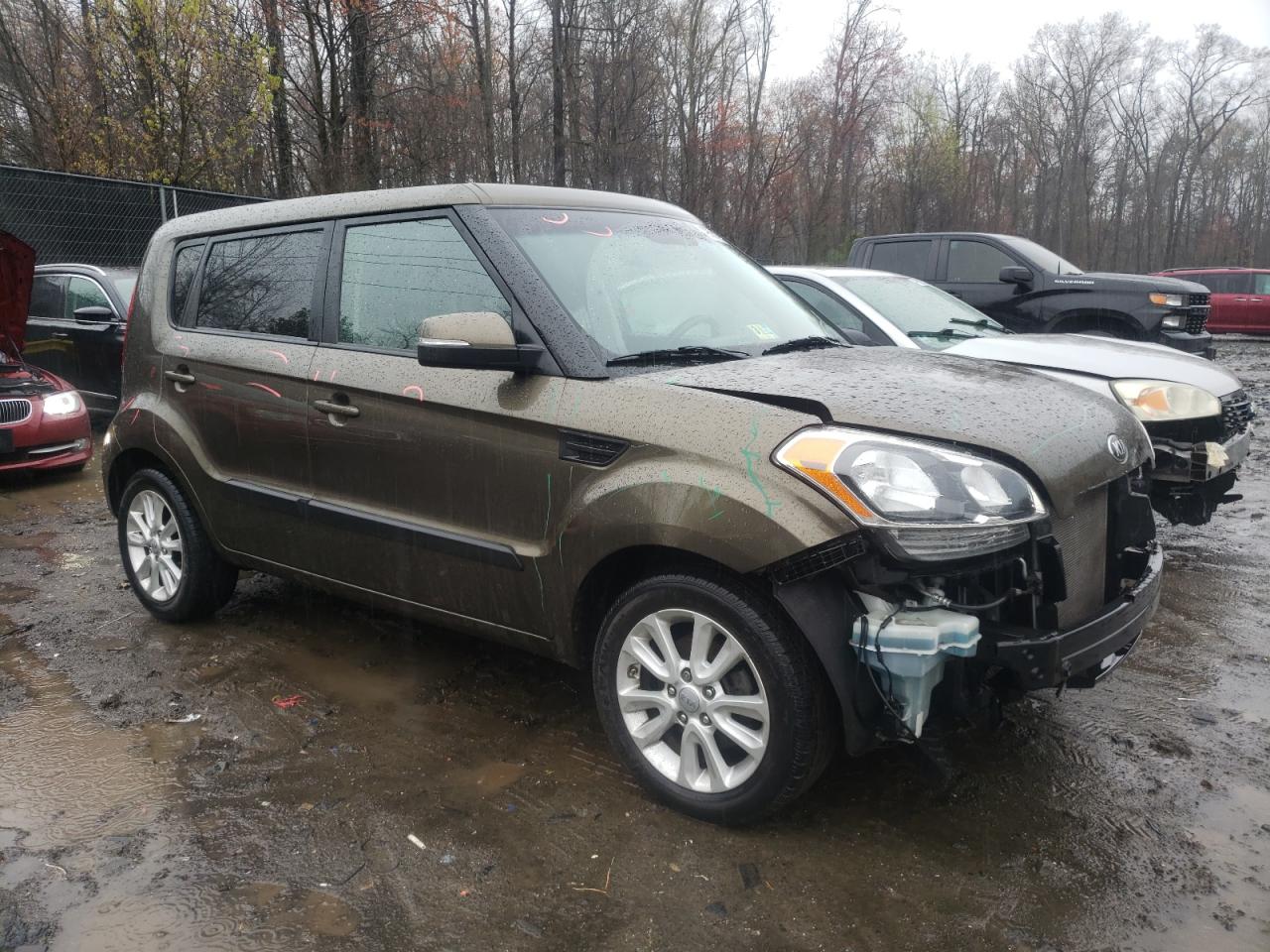 KNDJT2A64D7571563 2013 Kia Soul +