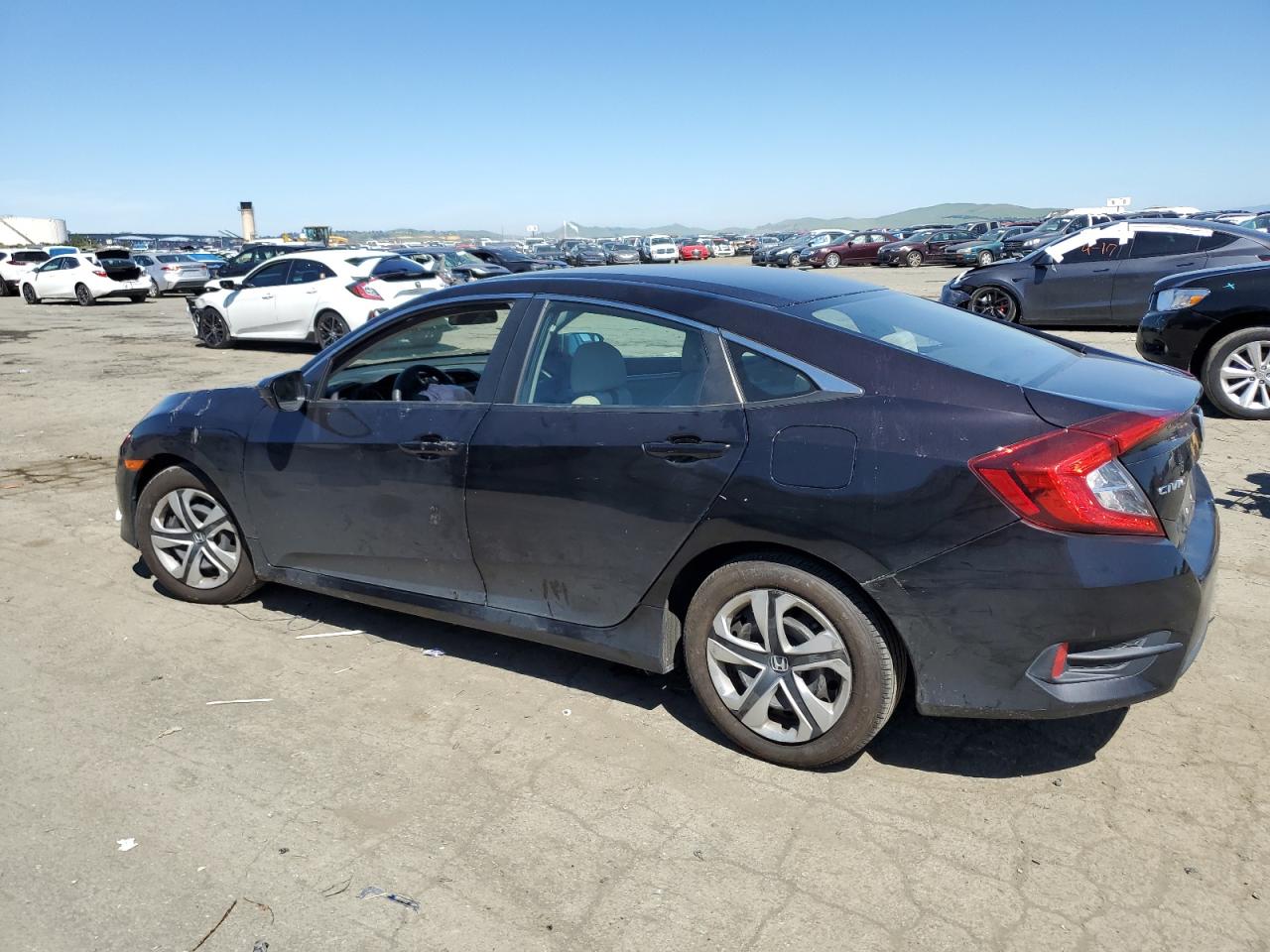 2HGFC2F50JH587492 2018 Honda Civic Lx