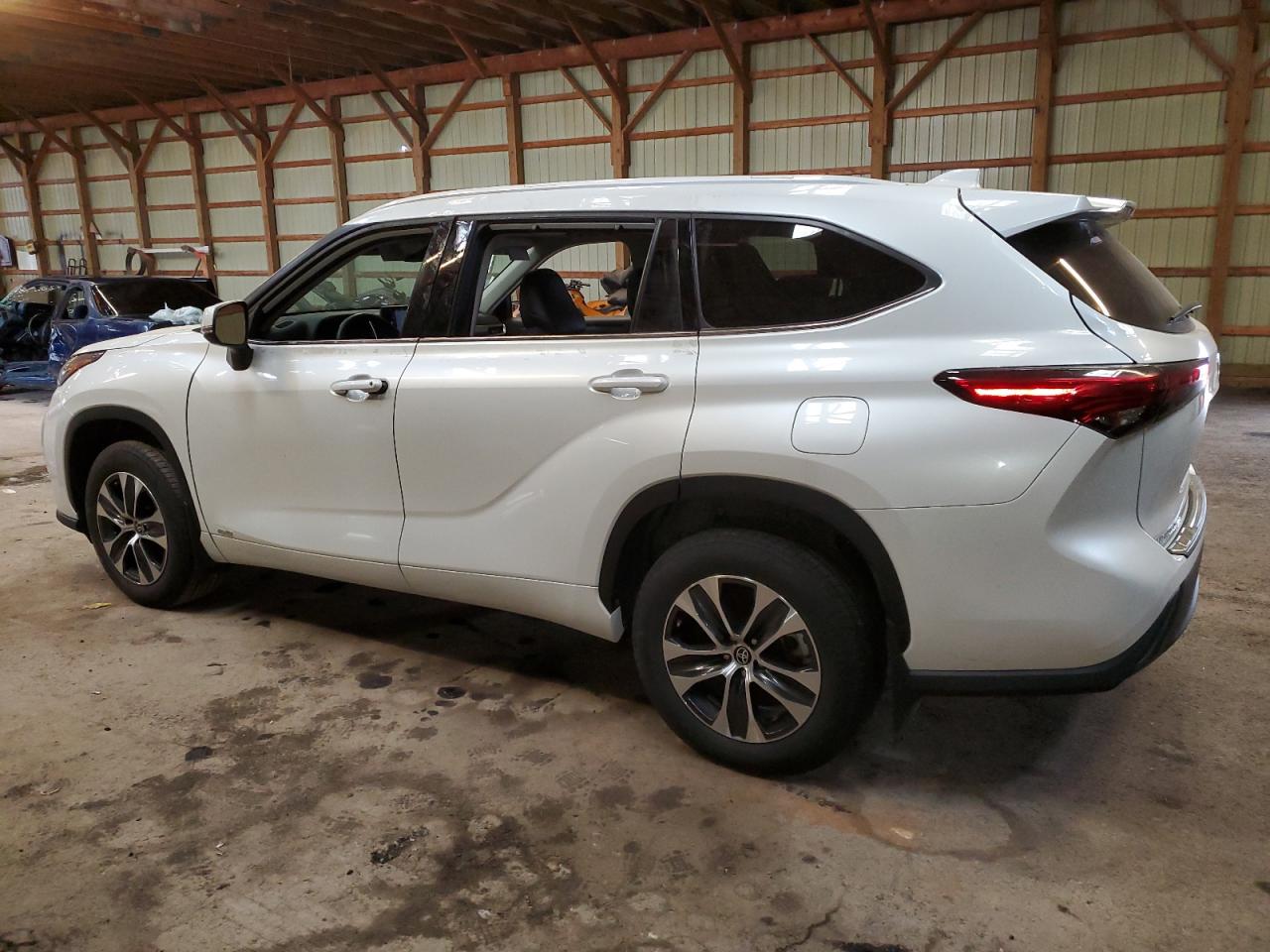 5TDGBRCH6NS550922 2022 Toyota Highlander Hybrid Xle