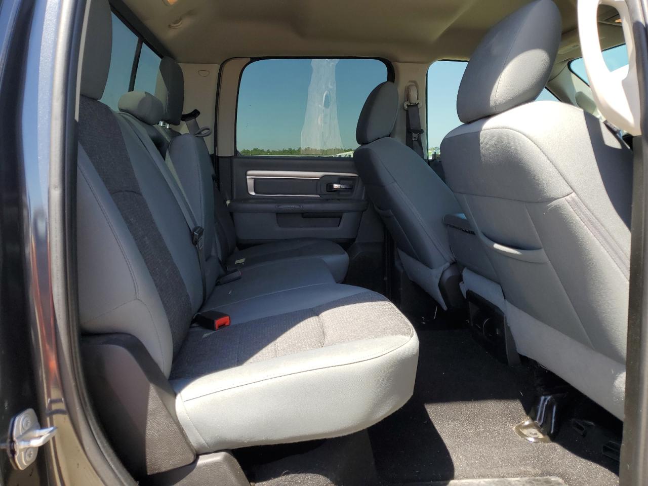 1C6RR6TT1KS711548 2019 Ram 1500 Classic Slt