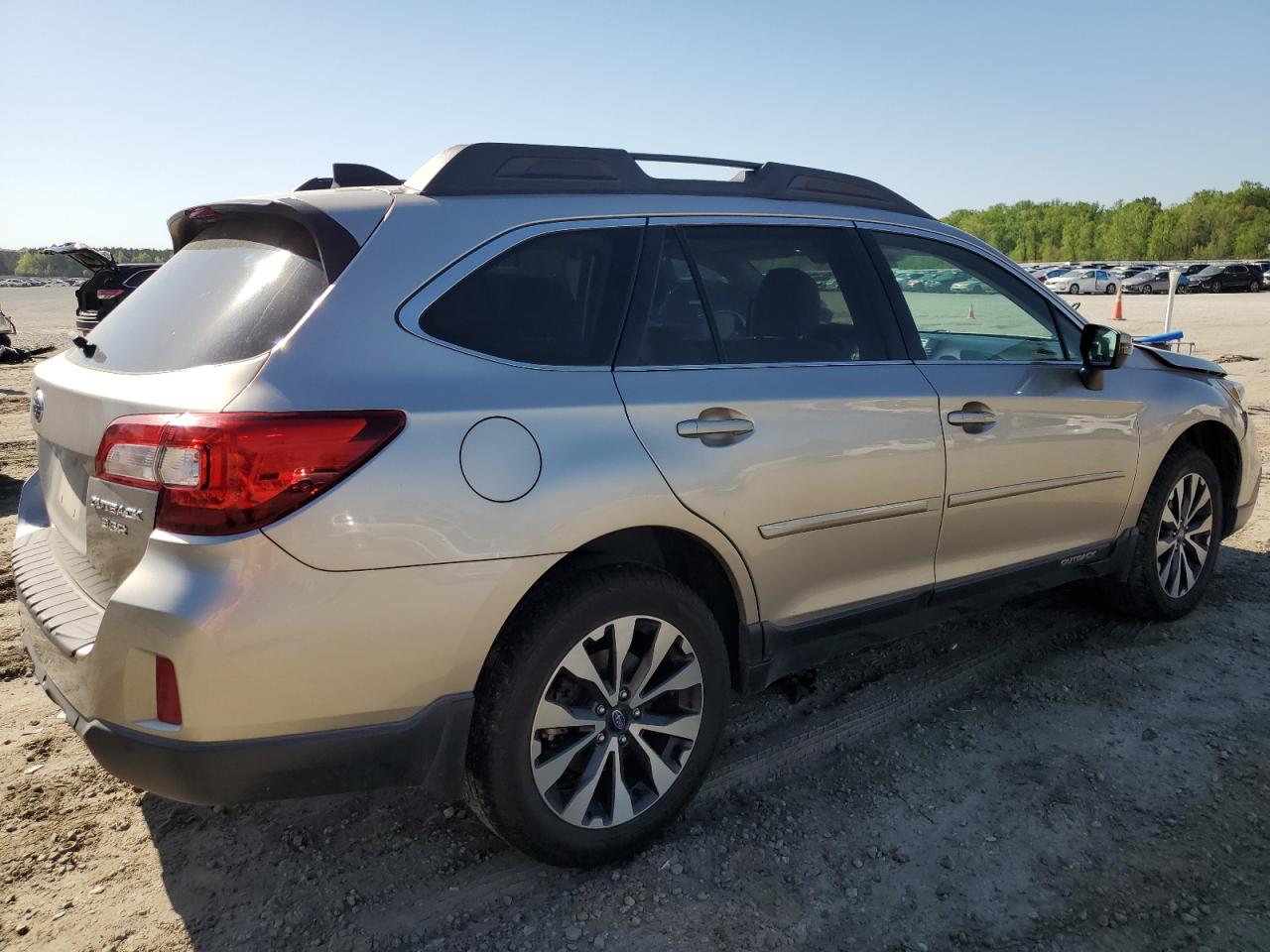 2017 Subaru Outback 3.6R Limited vin: 4S4BSENC2H3319487