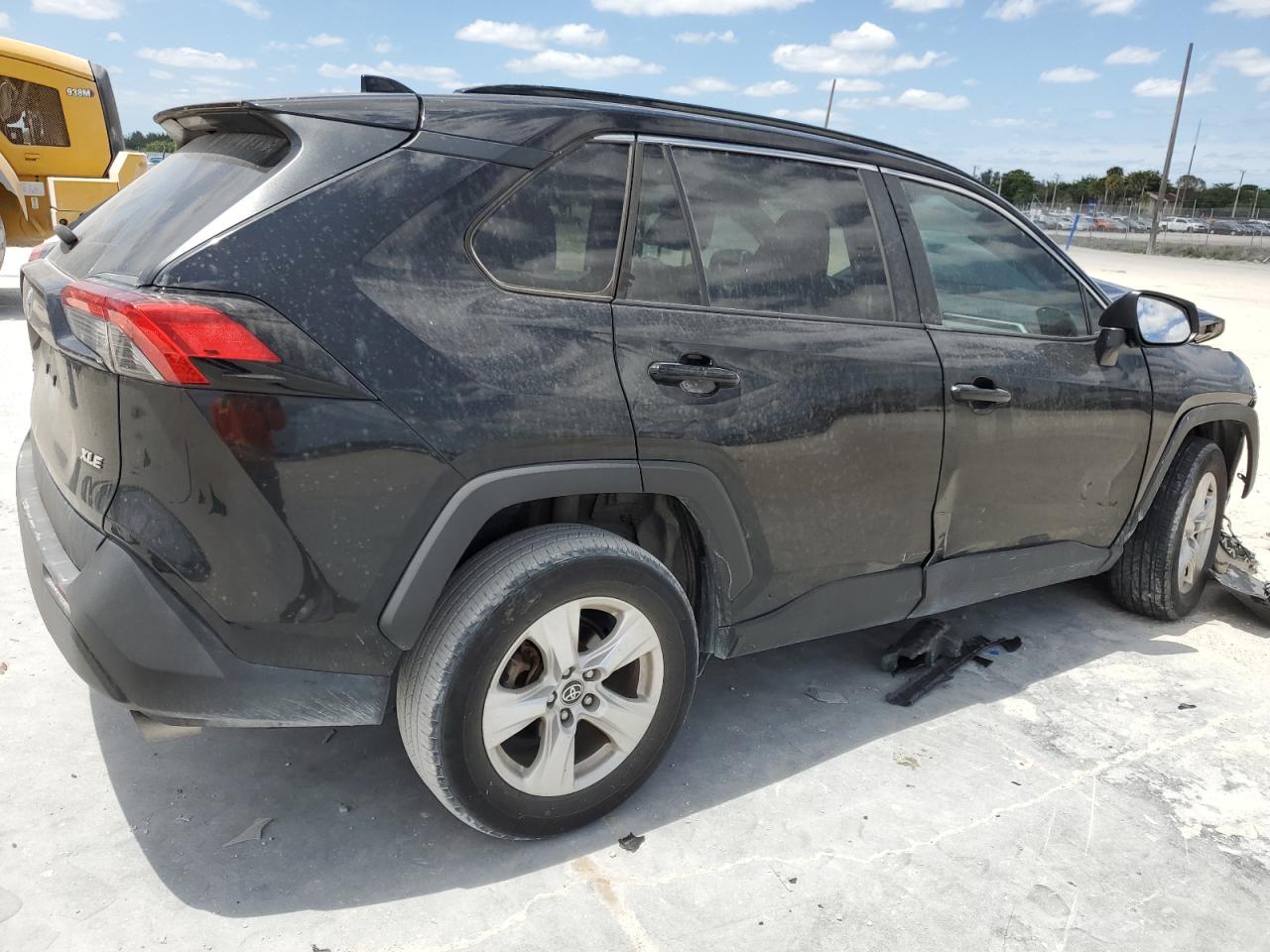 2T3W1RFV1MC158879 2021 Toyota Rav4 Xle