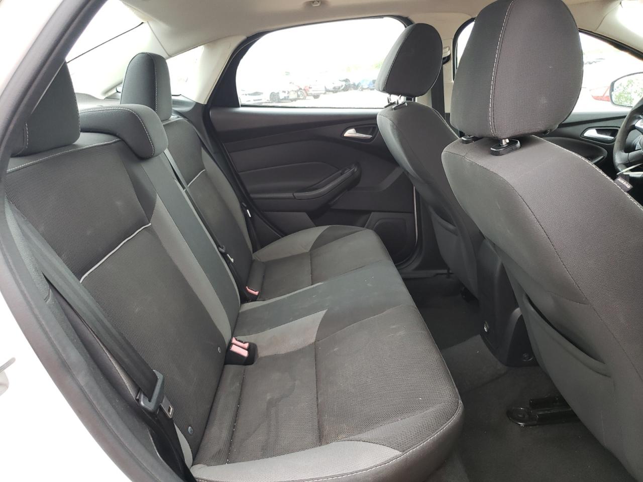 1FADP3F2XEL301572 2014 Ford Focus Se
