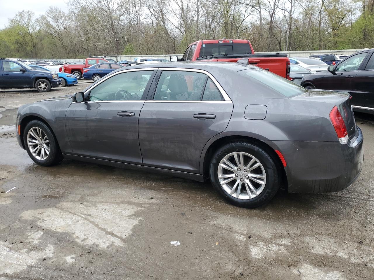 2019 Chrysler 300 Touring vin: 2C3CCAAG3KH675995