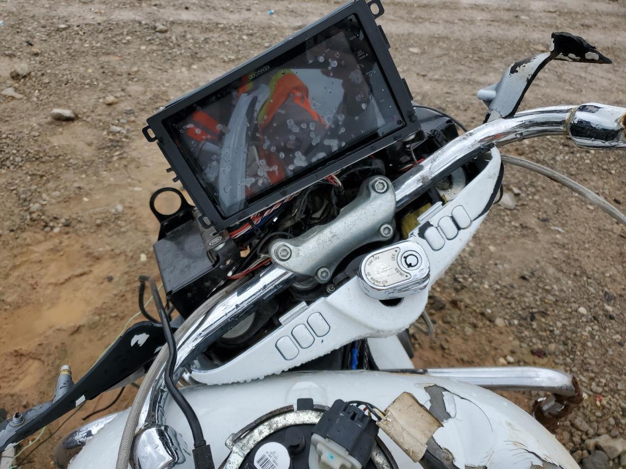 1HD1KBM13GB622831 HARLEY-DAVIDSON FL 2016