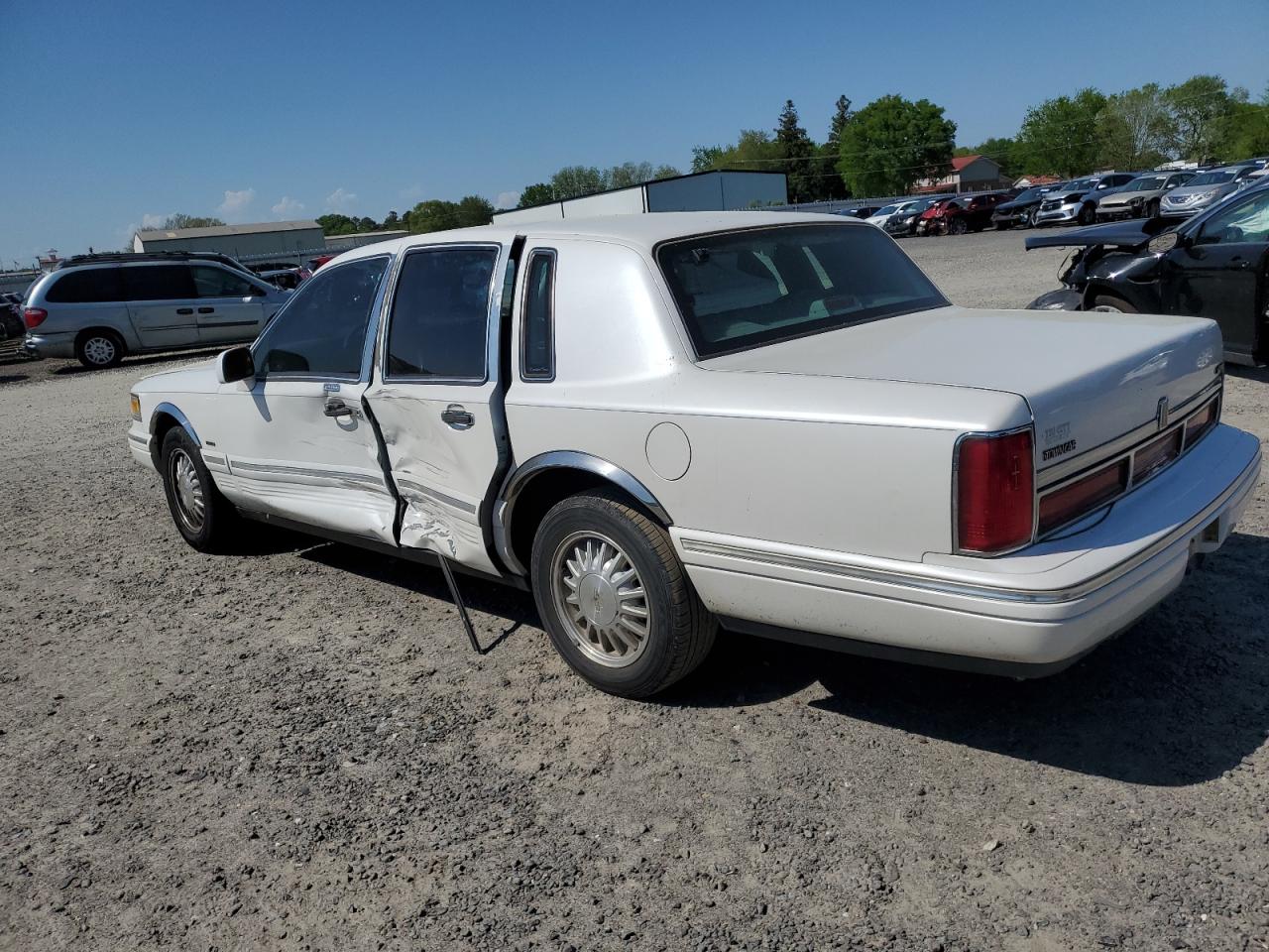 1LNLM82W8TY708662 1996 Lincoln Town Car Signature