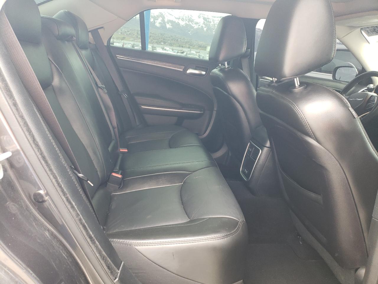 2C3CCAAG8KH755633 2019 Chrysler 300 Touring