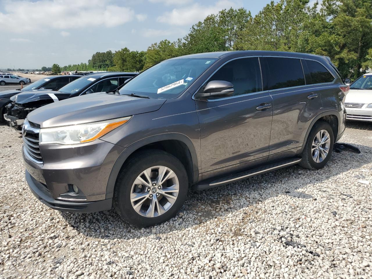 5TDZKRFH4GS185938 2016 Toyota Highlander Le