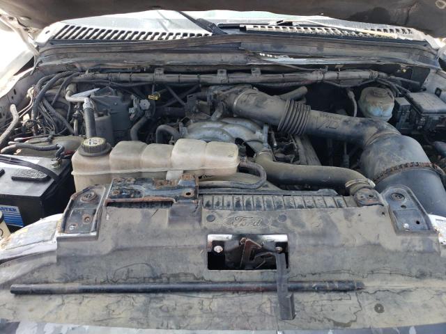 2001 Ford F550 - Image 12