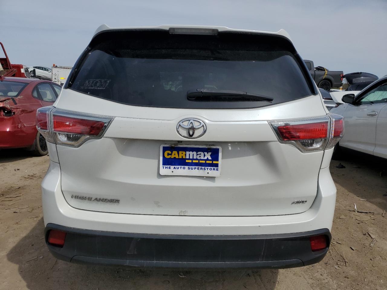 5TDBKRFH1GS264128 2016 Toyota Highlander Le