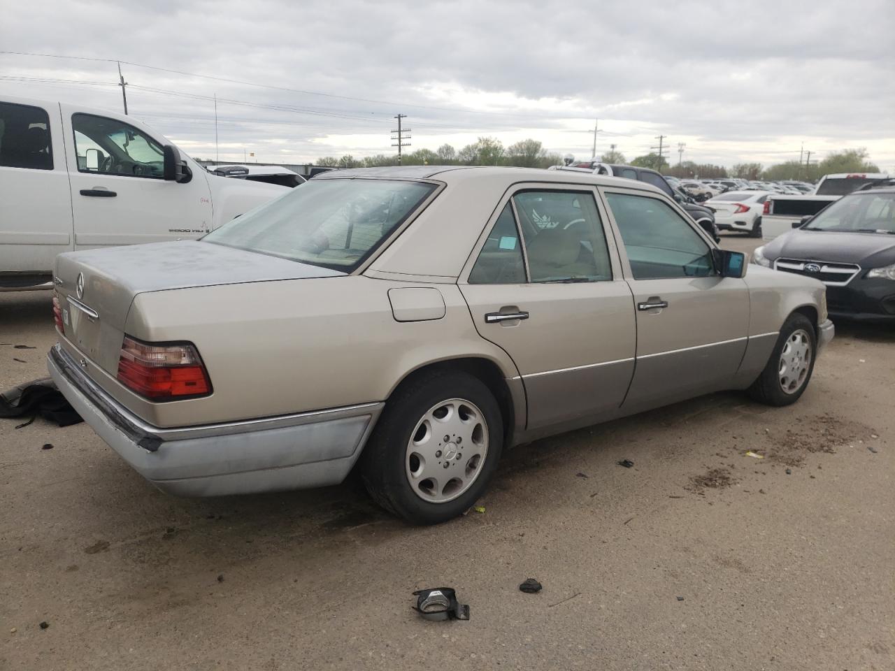 WDBEA32E9RC099697 1994 Mercedes-Benz E 320