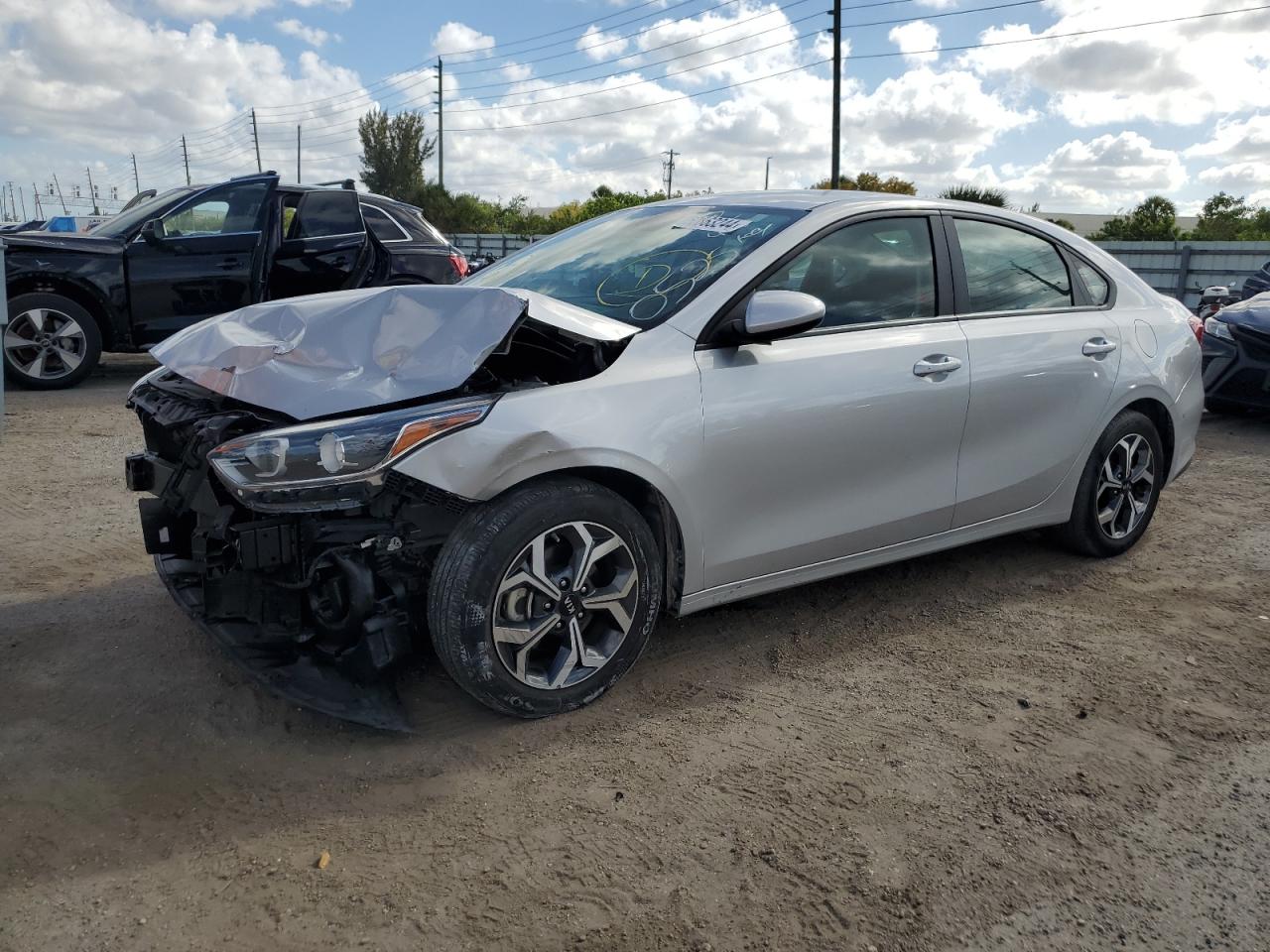 3KPF24AD4ME330525 2021 Kia Forte Fe