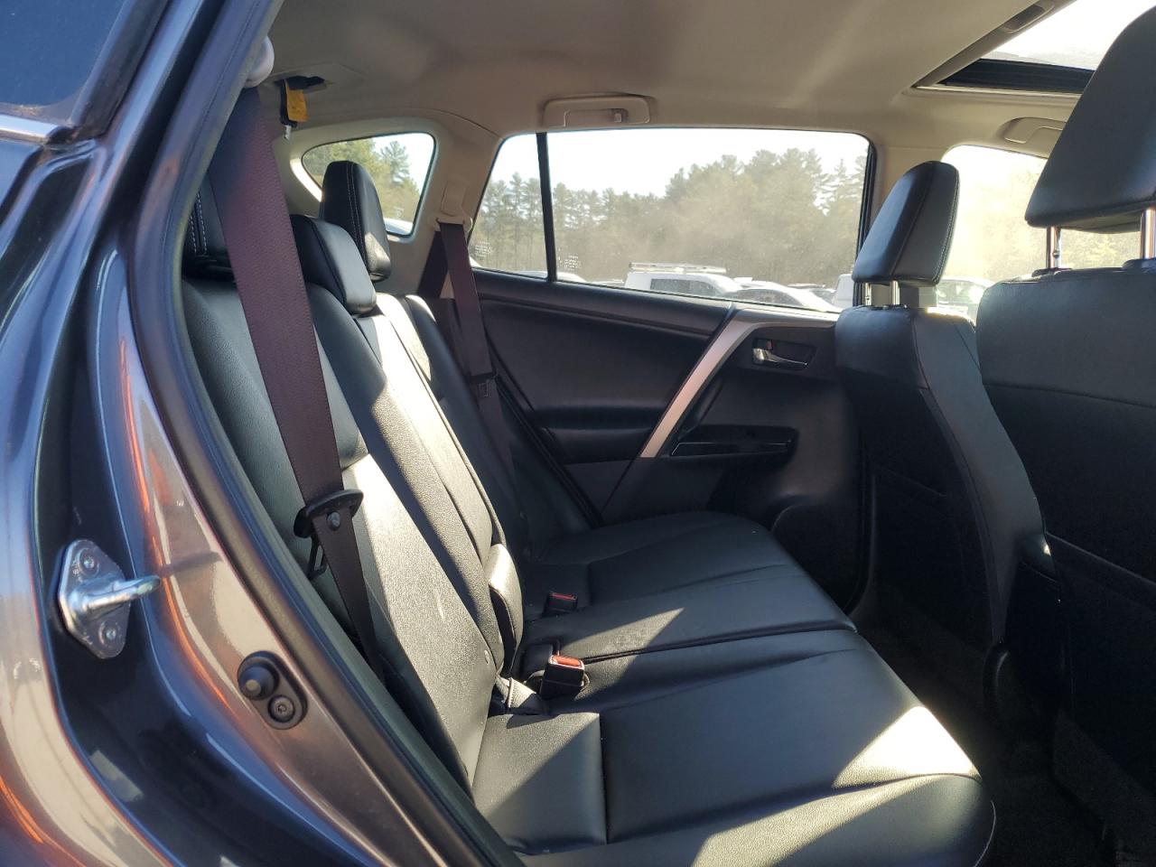 JTMDFREV4GJ064197 TOYOTA RAV4 2016