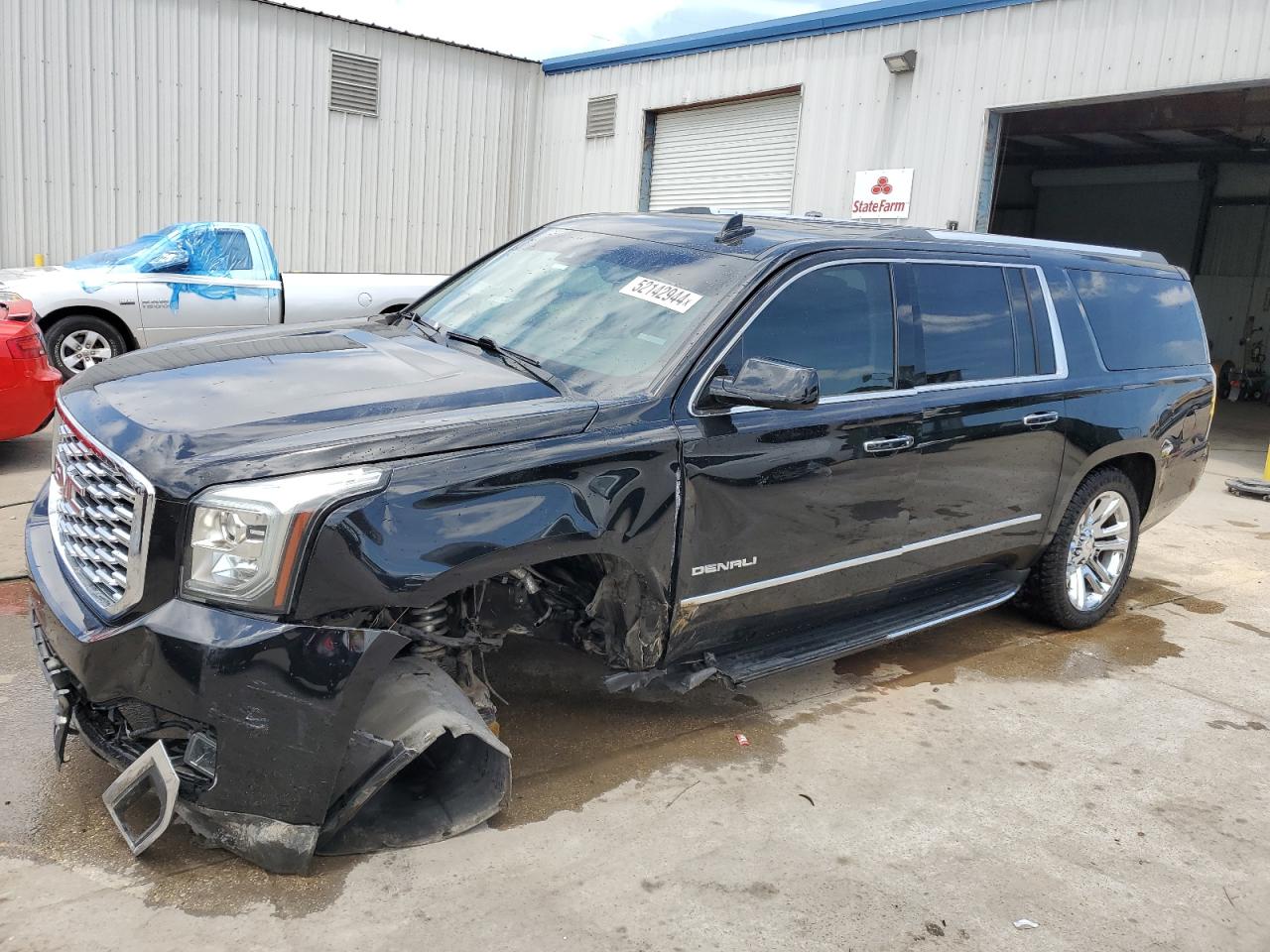 2019 GMC Yukon Xl Denali vin: 1GKS2HKJ0KR404443