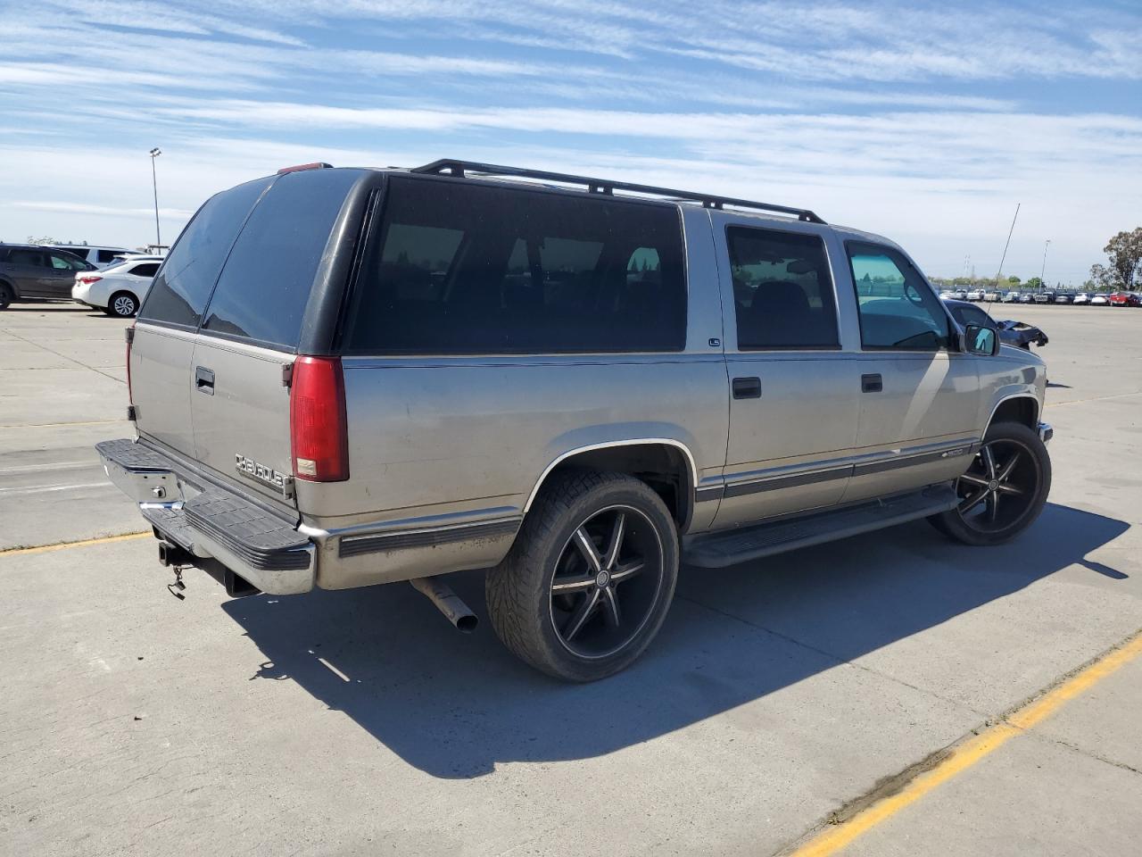 1GNFK16R3XJ359192 1999 Chevrolet Suburban K1500