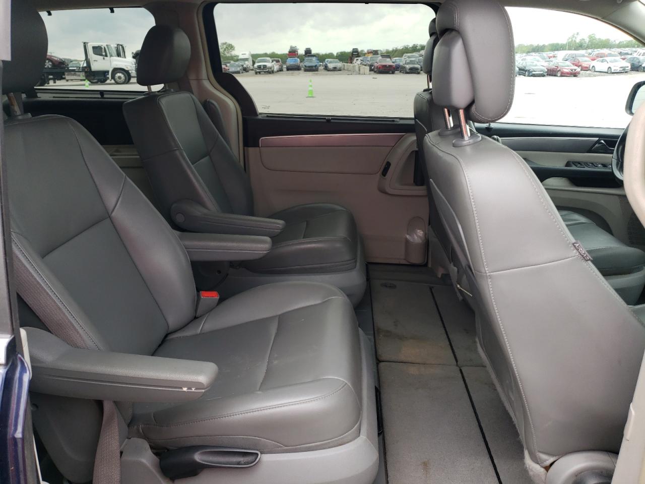 2C4RVABG6CR391044 2012 Volkswagen Routan Se