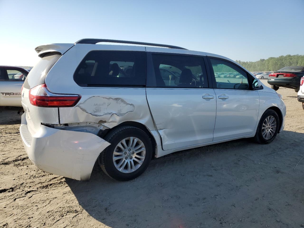 Lot #2698289305 2016 TOYOTA SIENNA XLE