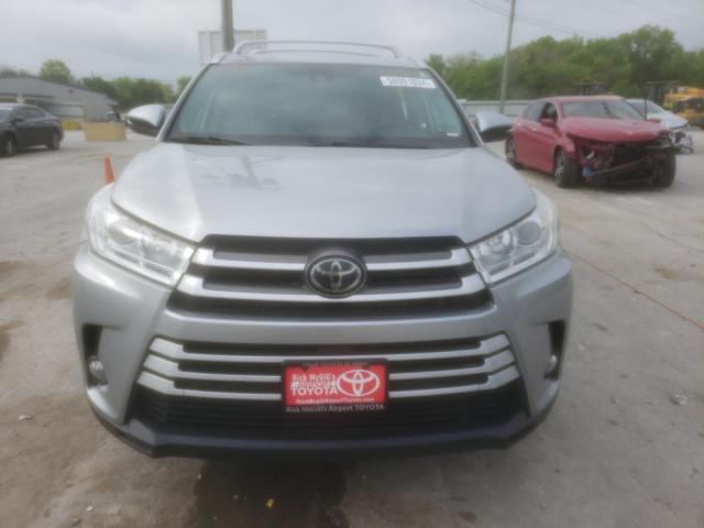 VIN 5TDJZRFH6KS948897 2019 Toyota Highlander, SE no.5