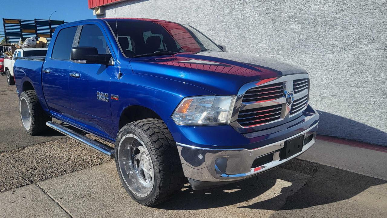 1C6RR6LT9HS556711 2017 Ram 1500 Slt