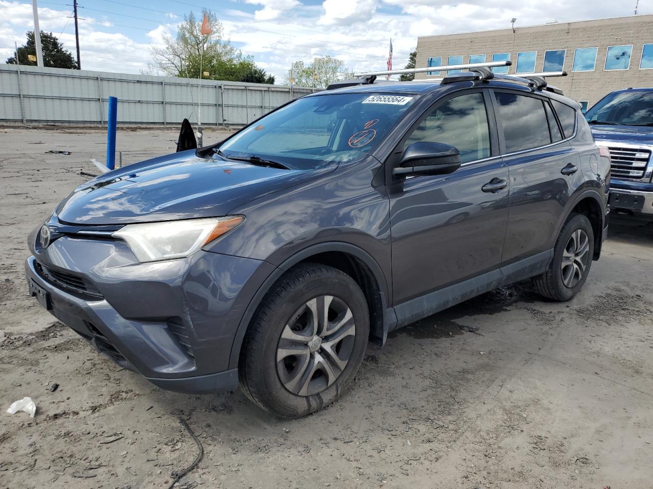 2017 Toyota Rav4 Le vin: JTMBFREV5HJ123492