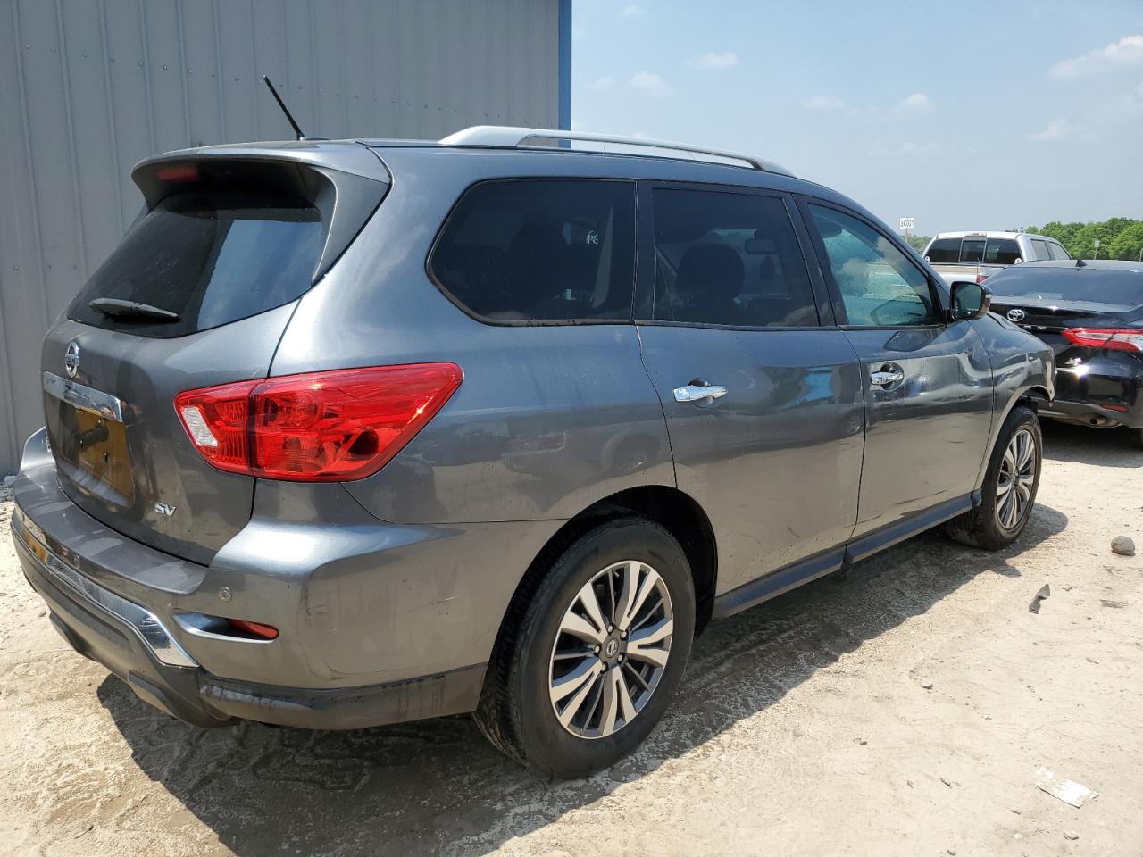 5N1DR2MN5JC643724 2018 Nissan Pathfinder S