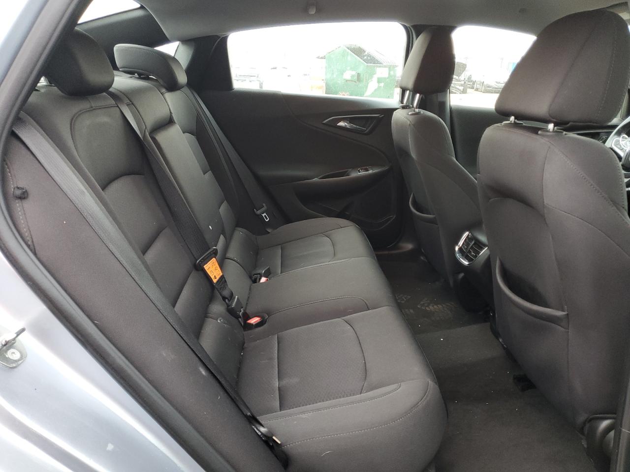 1G1ZD5ST9JF176519 2018 Chevrolet Malibu Lt