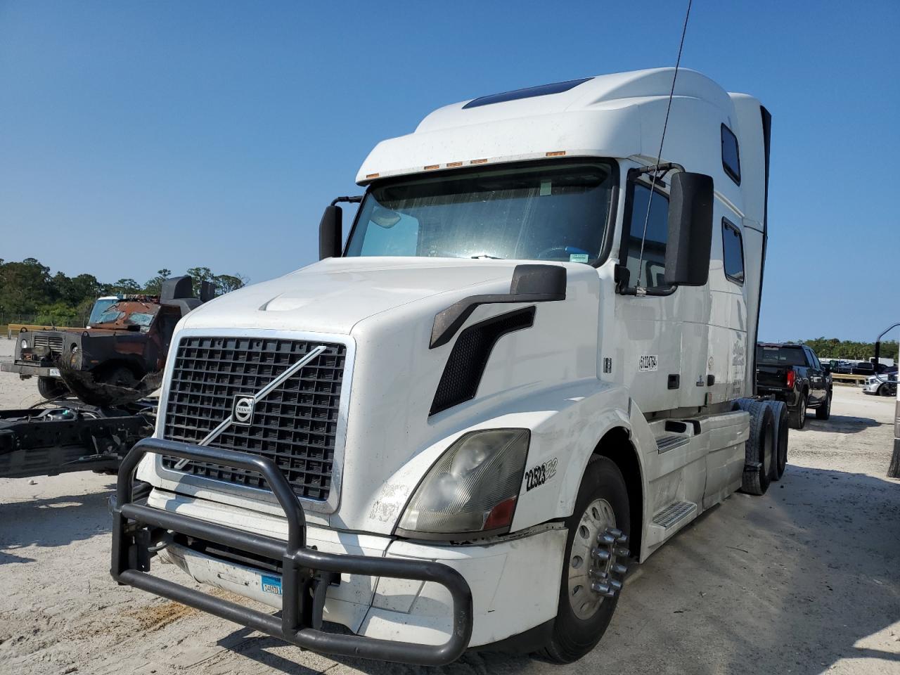 4V4NC9EH2FN187533 2015 Volvo Vn Vnl