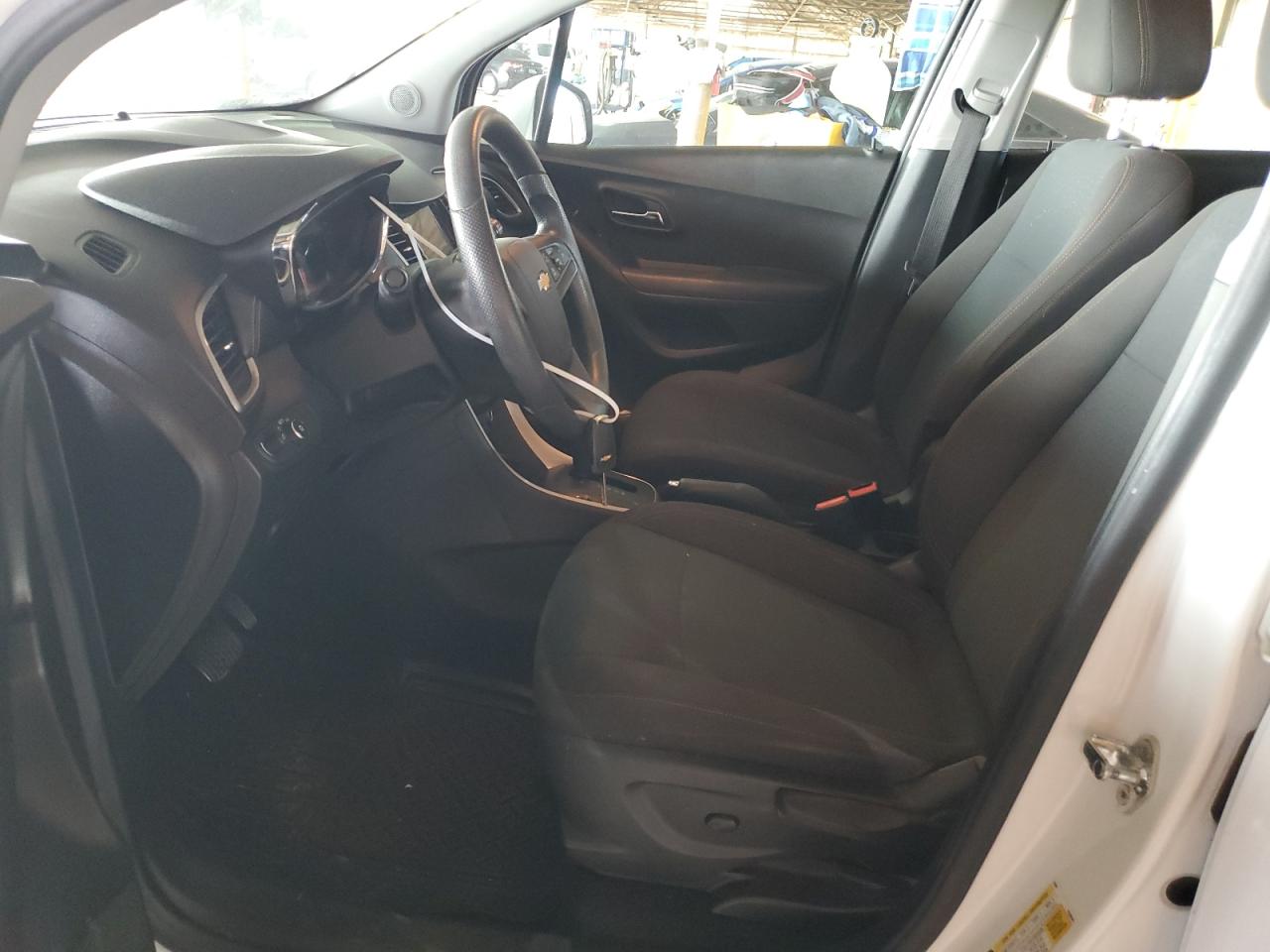 KL7CJKSB2JB724084 CHEVROLET TRAX 2018