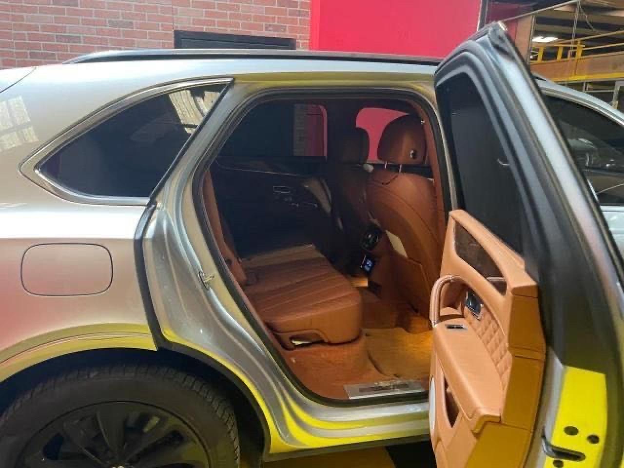 SJAAC2ZVXHC014392 2017 Bentley Bentayga SJAAC2ZVXHC014392 2017 Bentley Bentayga