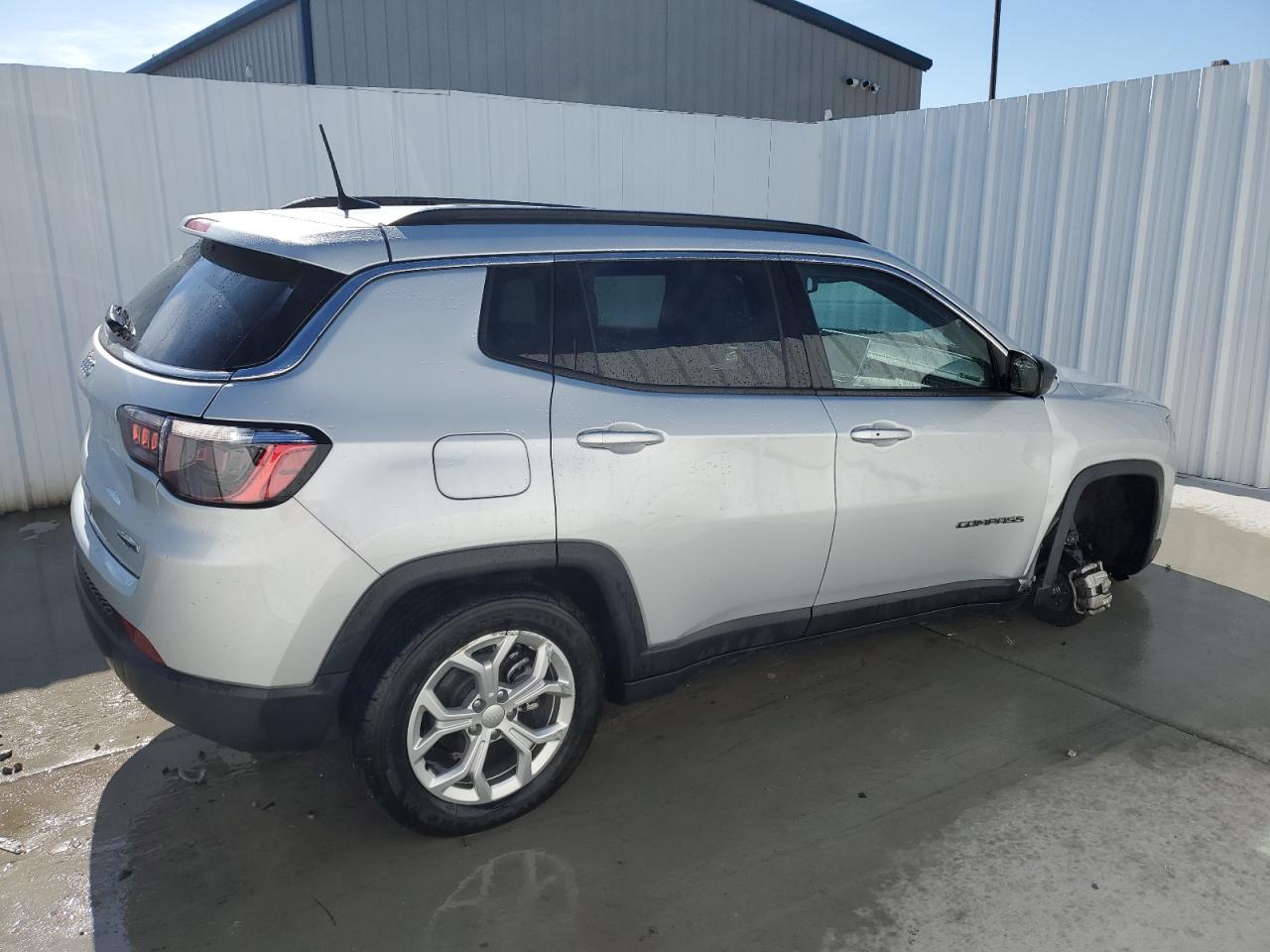 2024 Jeep Compass Latitude vin: 3C4NJDBN4RT118622