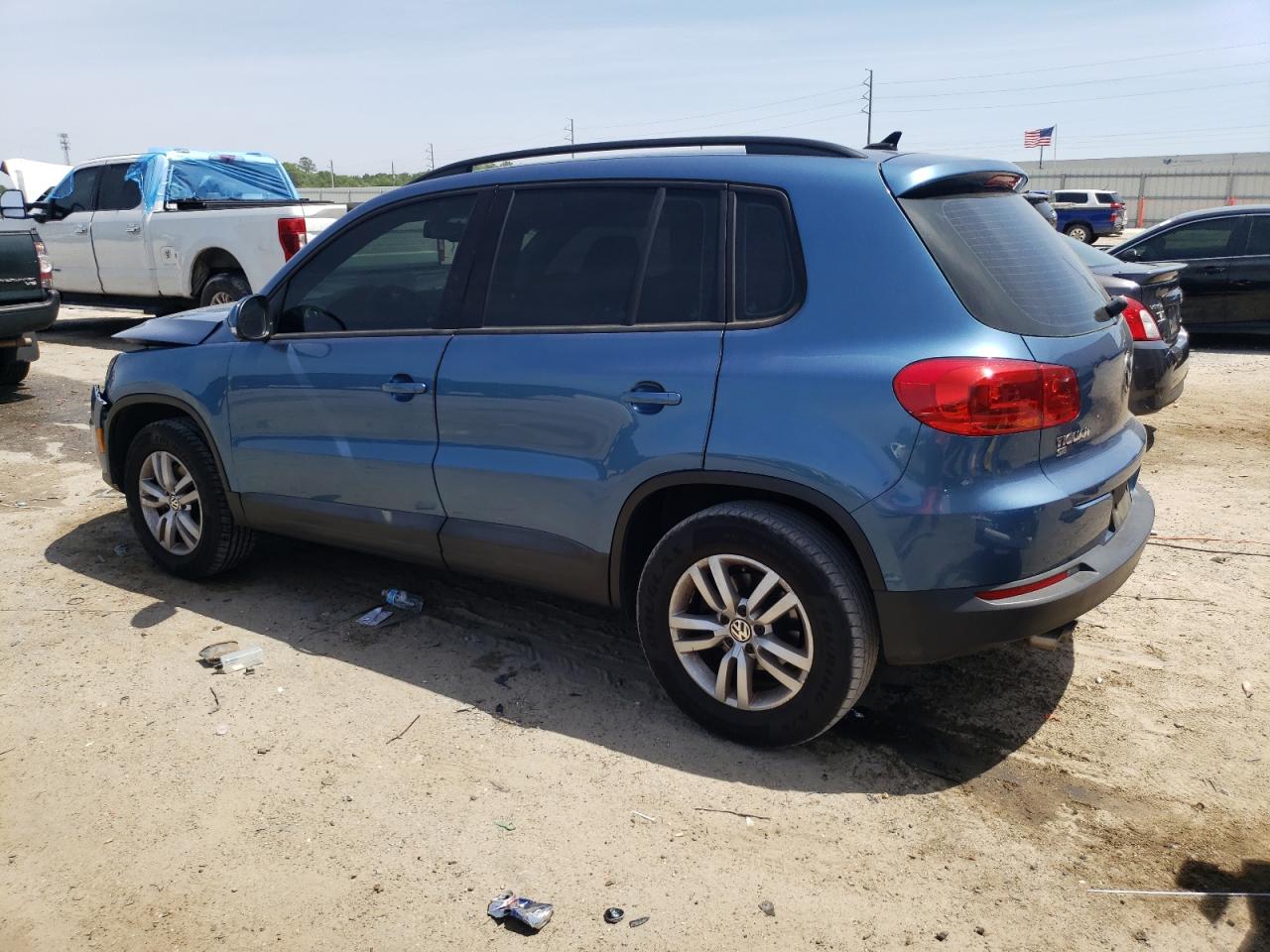 WVGAV7AX1HK007691 2017 Volkswagen Tiguan S