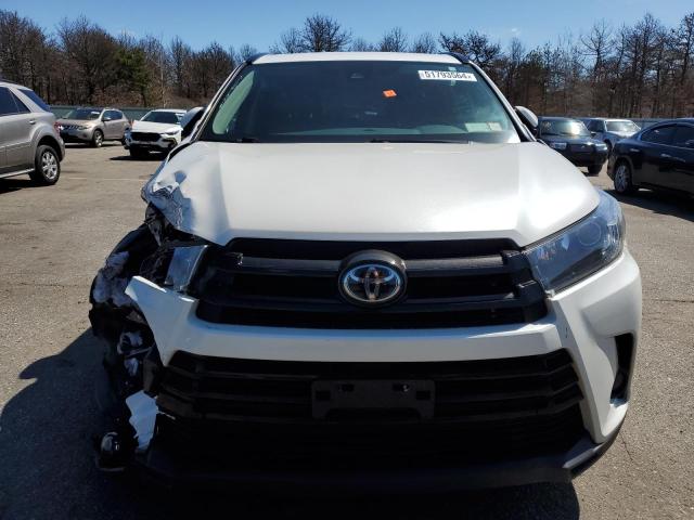 VIN 5TDJZRFH8KS623202 2019 Toyota Highlander, SE no.5