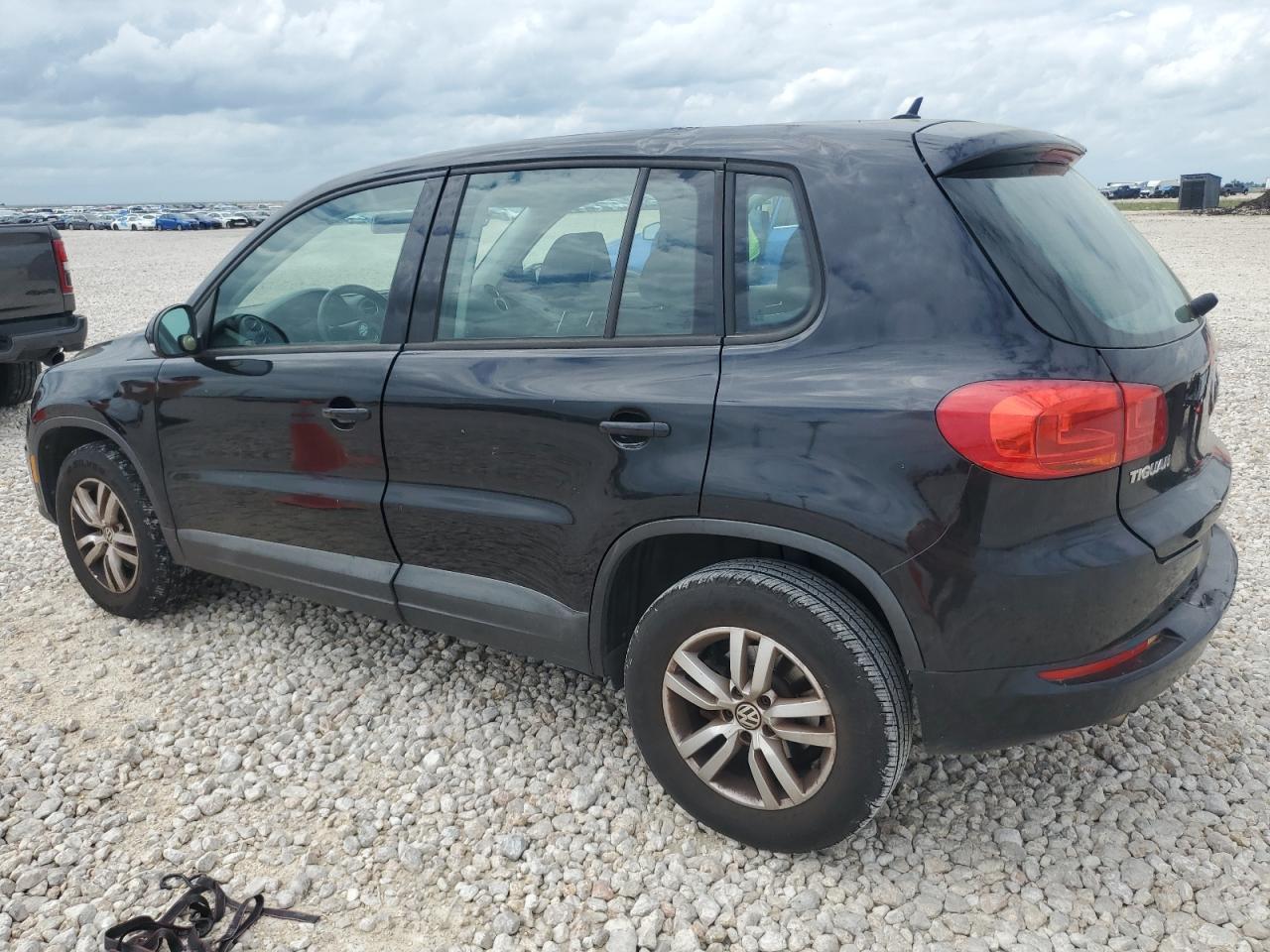 2013 Volkswagen Tiguan S vin: WVGAV7AX4DW537401