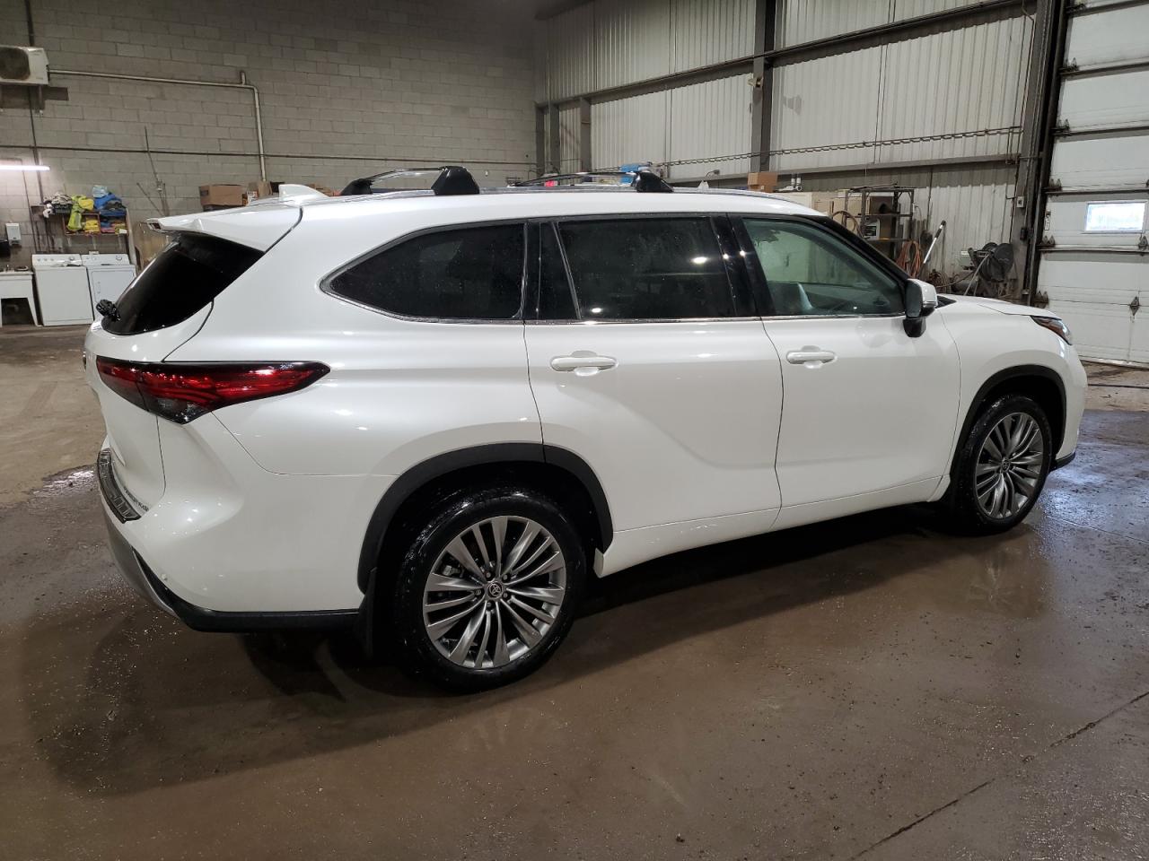 5TDFZRBH4LS019997 2020 Toyota Highlander Platinum