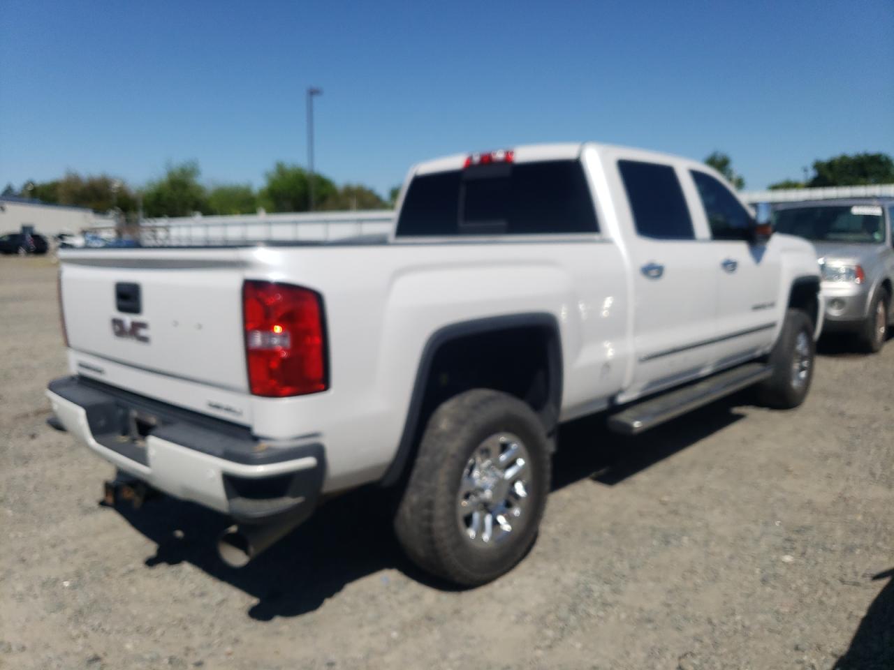 2018 GMC Sierra K2500 Denali vin: 1GT12UEY5JF195113