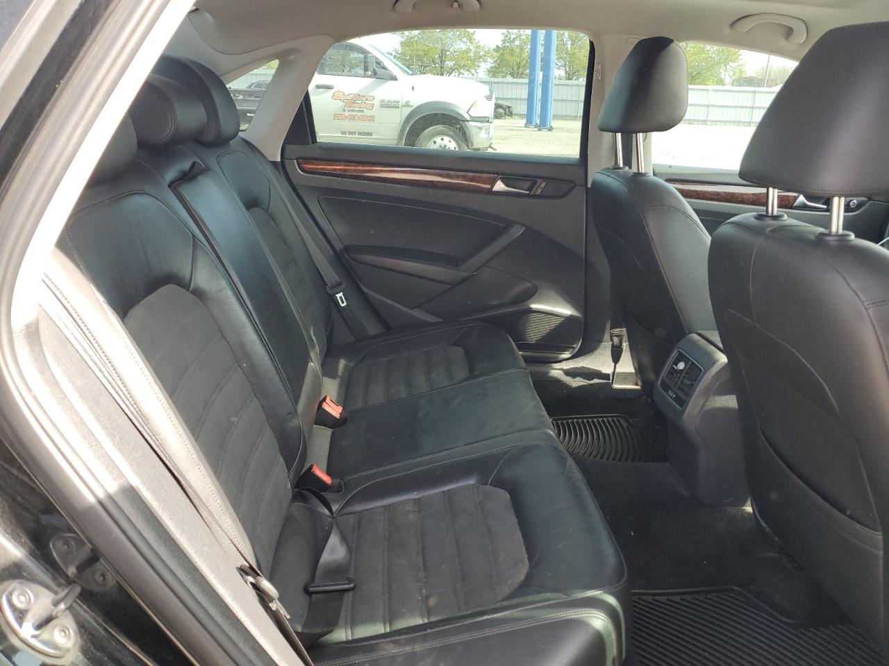 1VWCN7A31DC064632 2013 Volkswagen Passat Sel