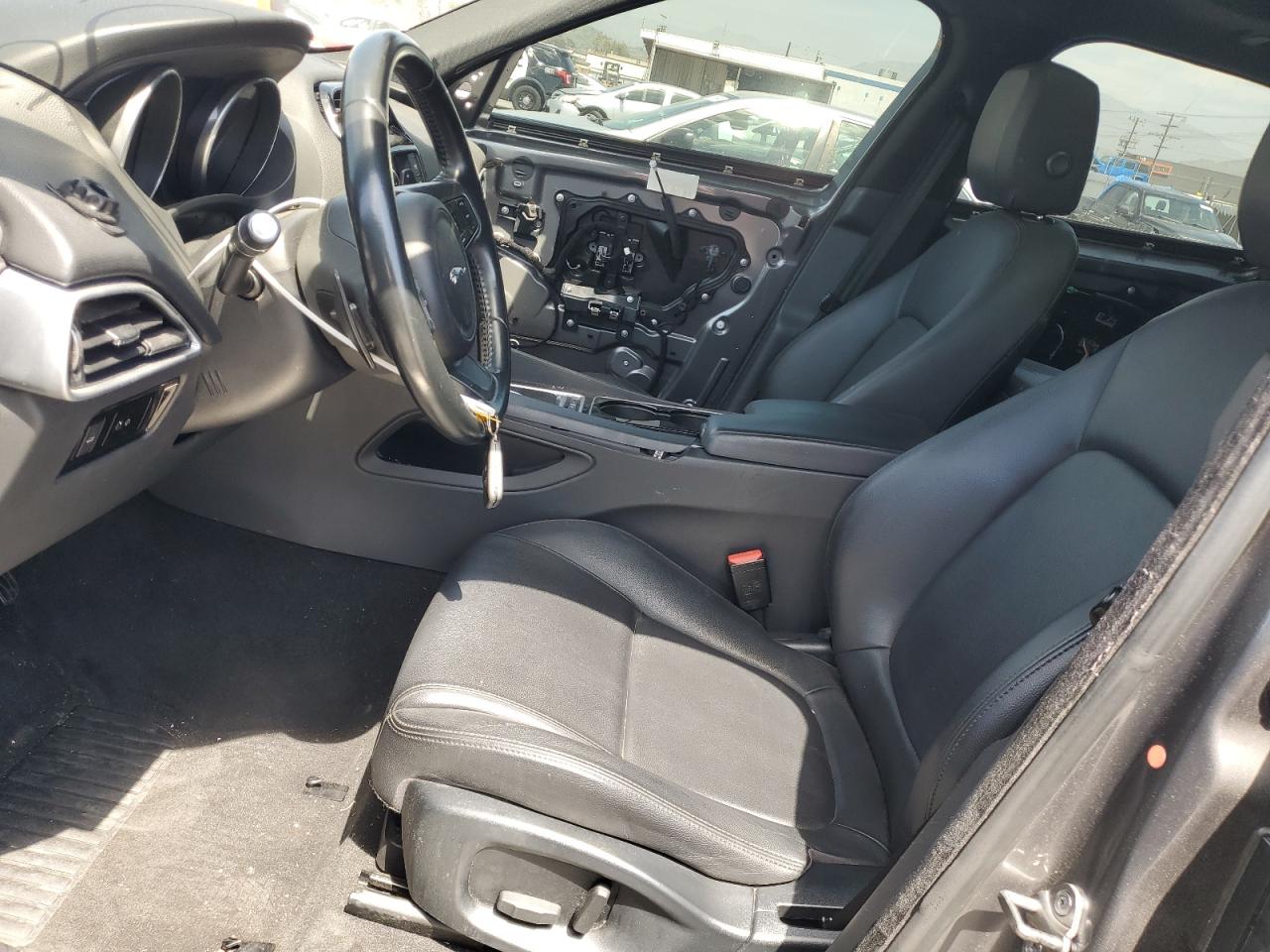 SADCJ2BV6HA099190 2017 Jaguar F-Pace Premium