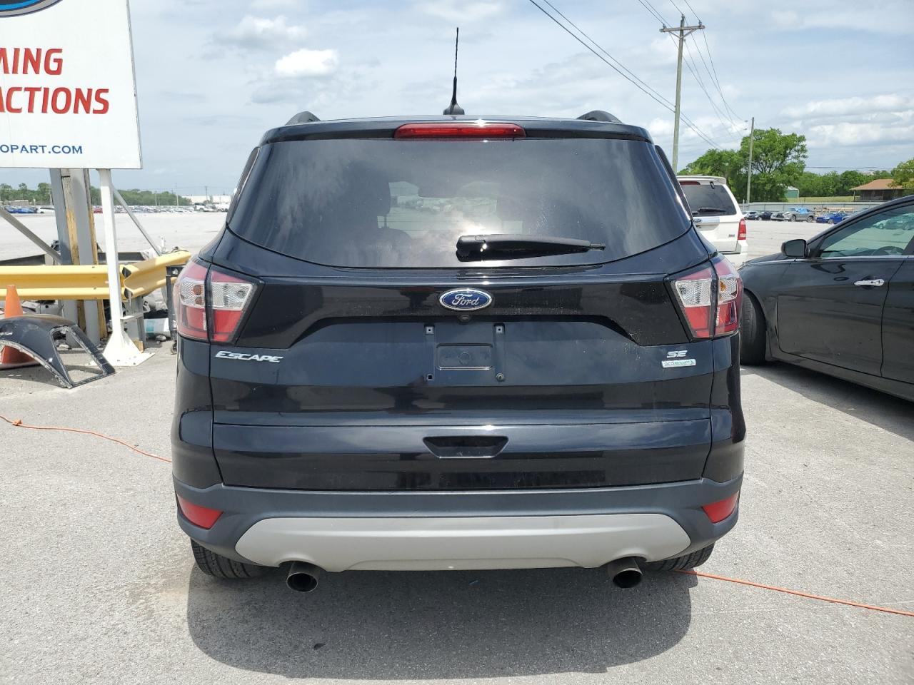 1FMCU0GD7JUD18455 2018 Ford Escape Se