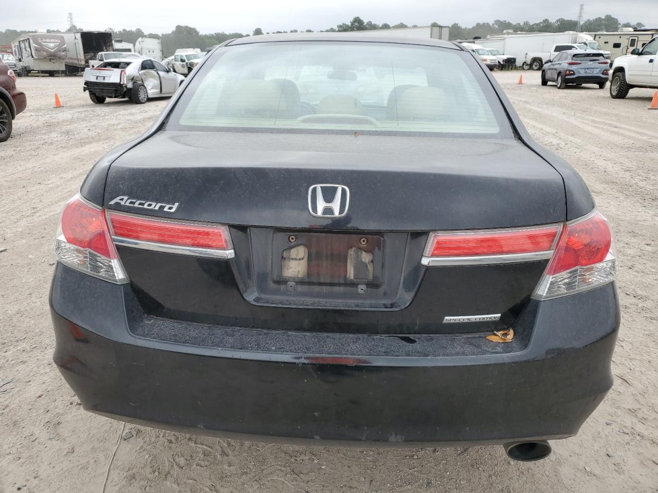 1HGCP2F64BA154774 2011 Honda Accord Se