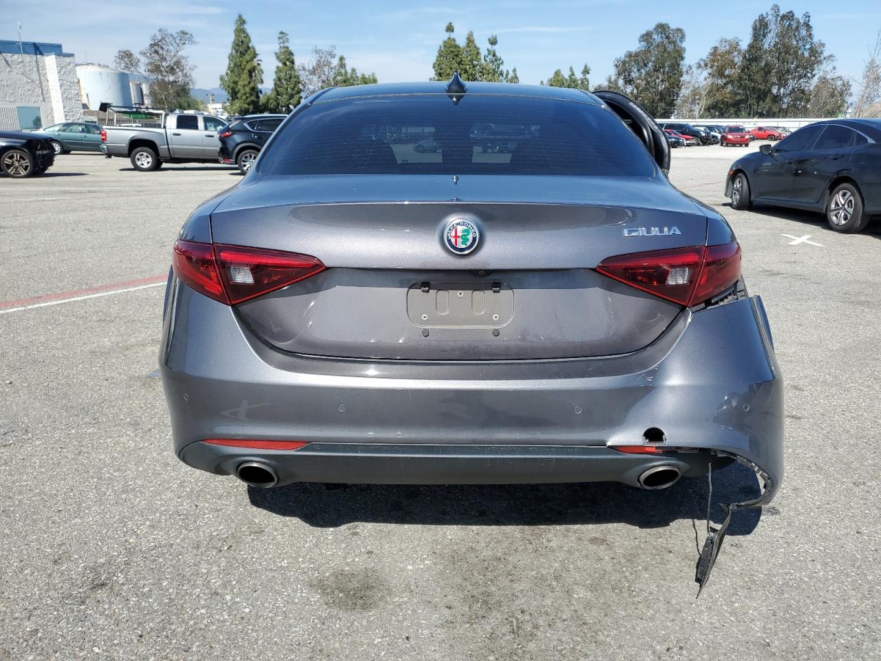 ZARFAECN8H7548526 2017 Alfa Romeo Giulia Ti