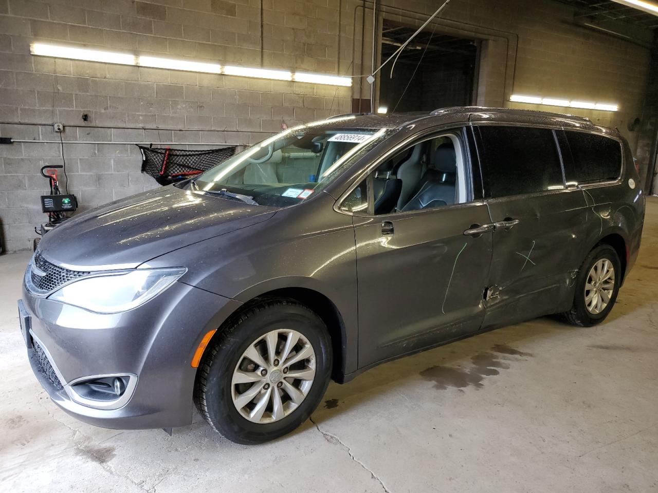 2C4RC1BGXJR112231 2018 Chrysler Pacifica Touring L