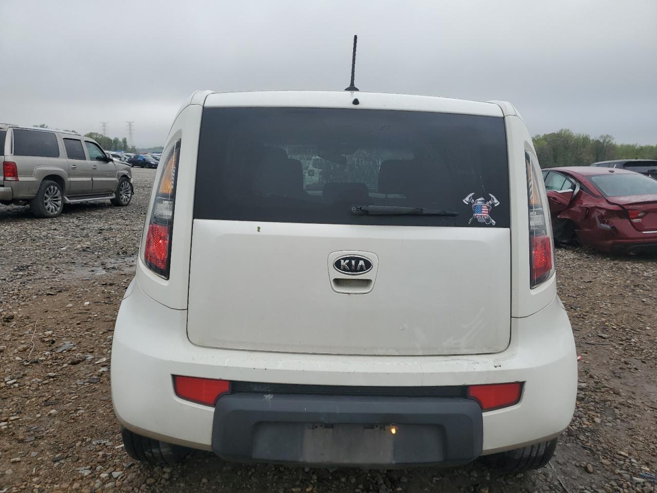 KNDJT2A23B7715971 2011 Kia Soul +