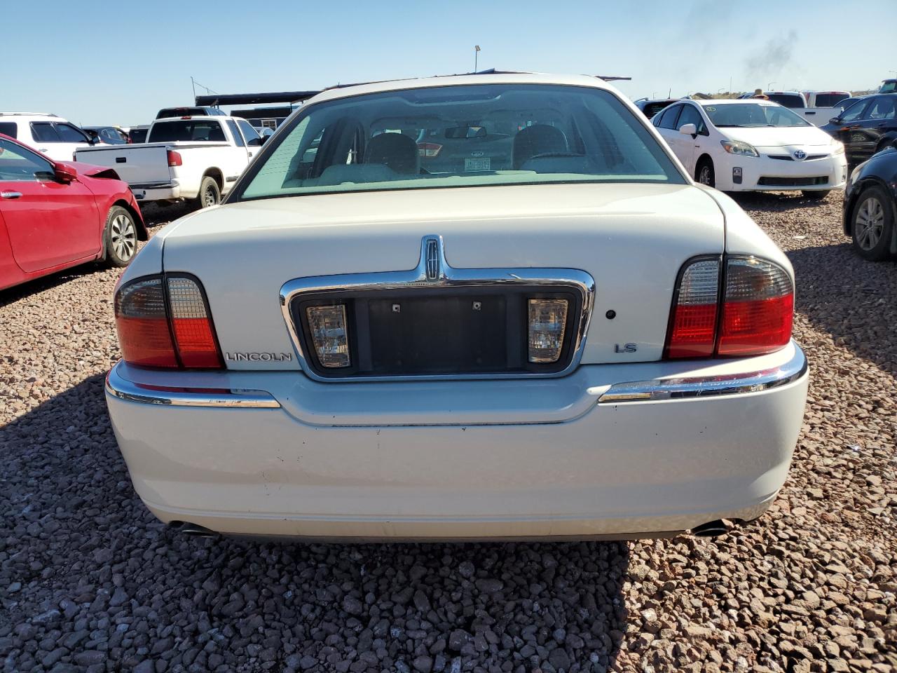 1LNHM86S45Y638013 2005 Lincoln Ls