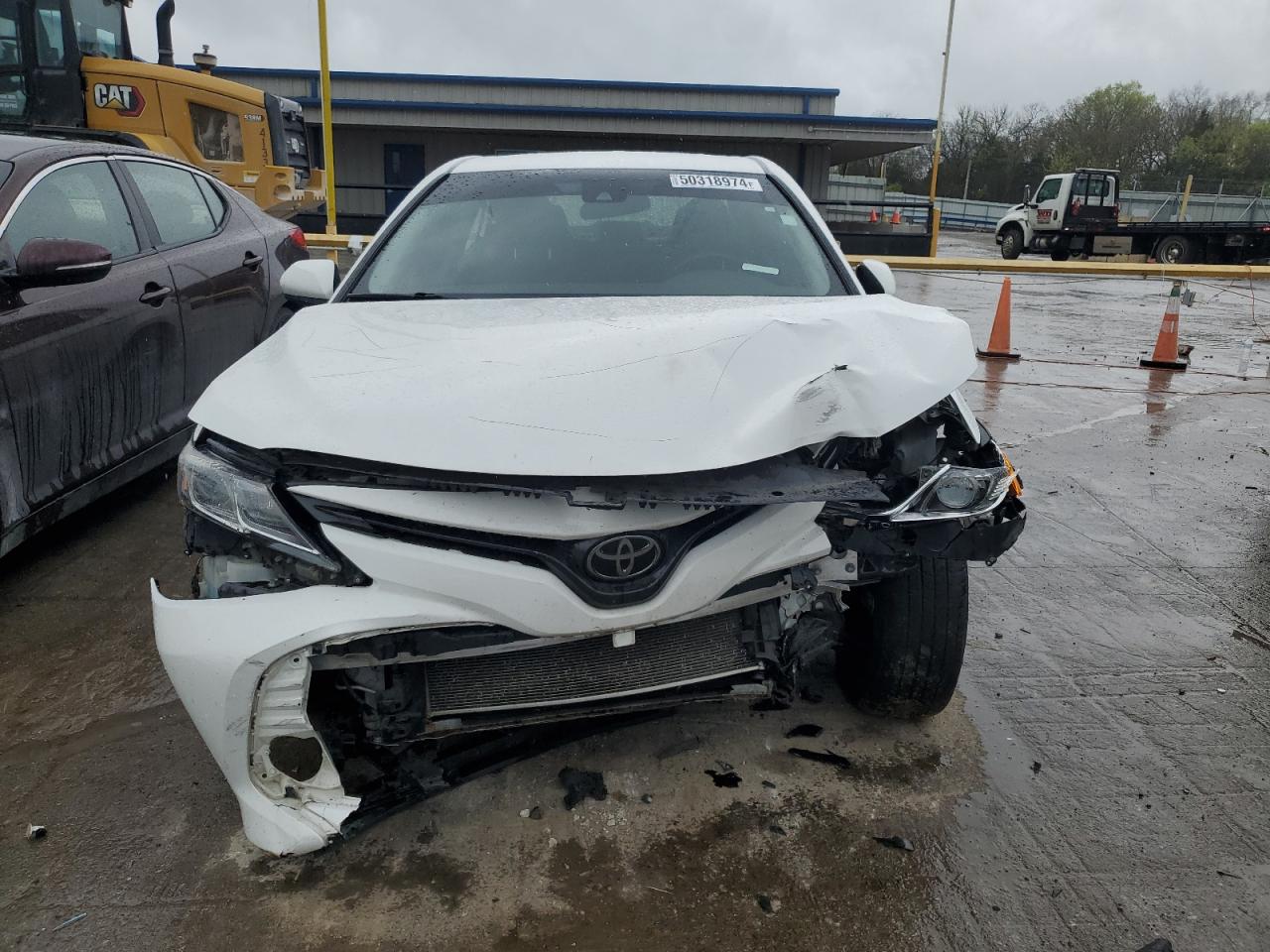 2018 Toyota Camry L vin: 4T1B11HK0JU608348