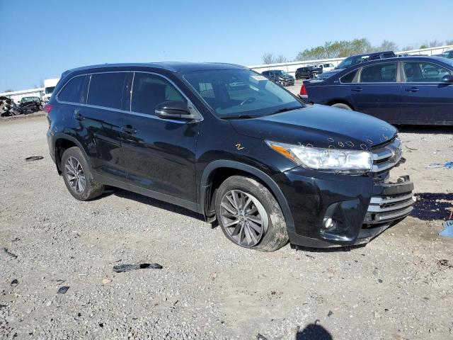 VIN 5TDJZRFH1KS563859 2019 Toyota Highlander, SE no.4