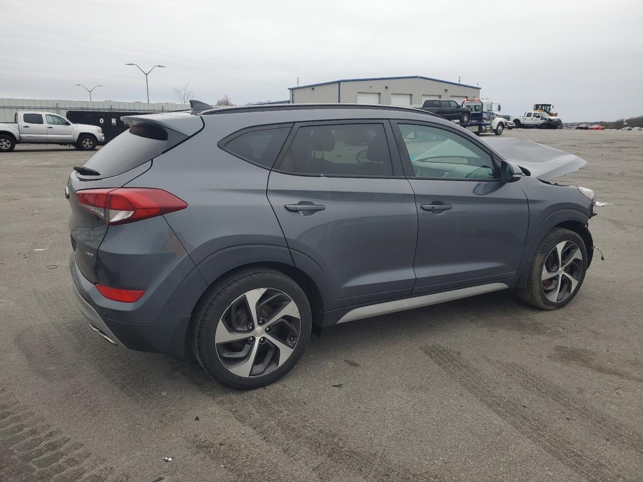 KM8J3CA27JU647403 2018 Hyundai Tucson Value