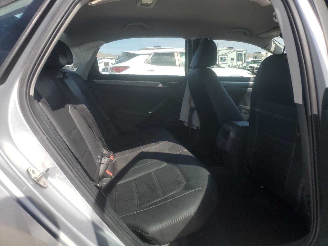 1VWAA7A34JC038234 2018 Volkswagen Passat S