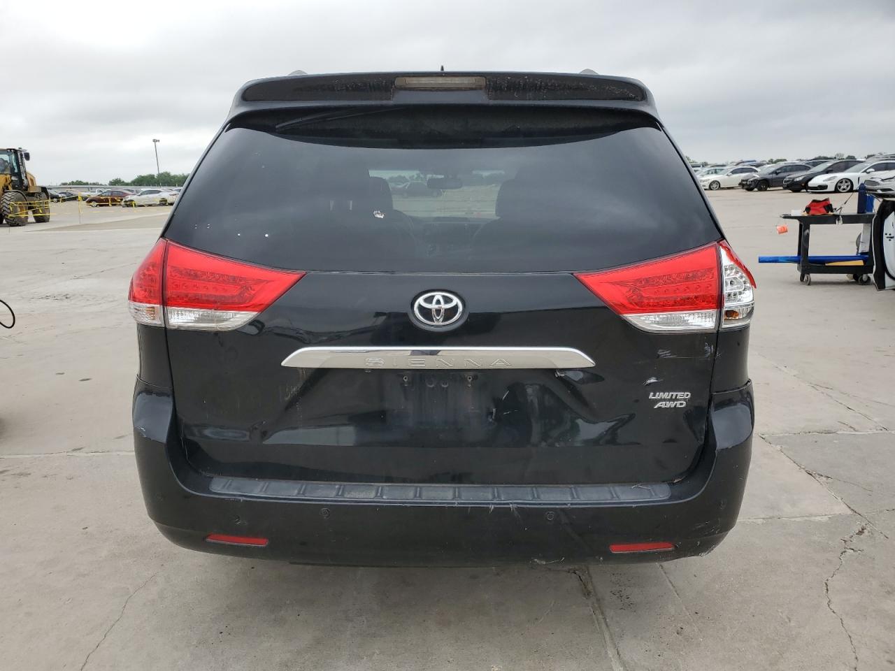 5TDDK3DCXBS005059 2011 Toyota Sienna Xle