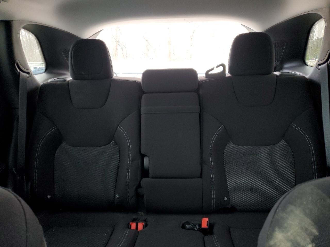 1C4PJLCB6KD143802 2019 Jeep Cherokee Latitude